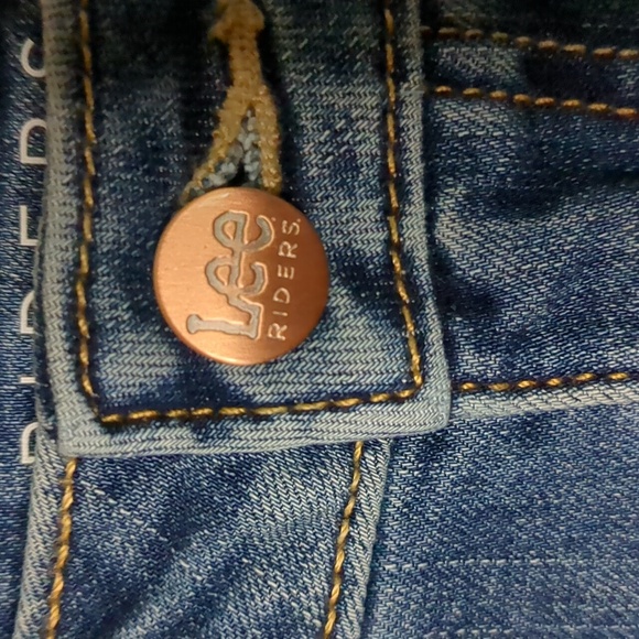 LEE* RIDERS mid rise denim capris 5 pocket zip/button fly front side slit detail - Picture 6 of 9